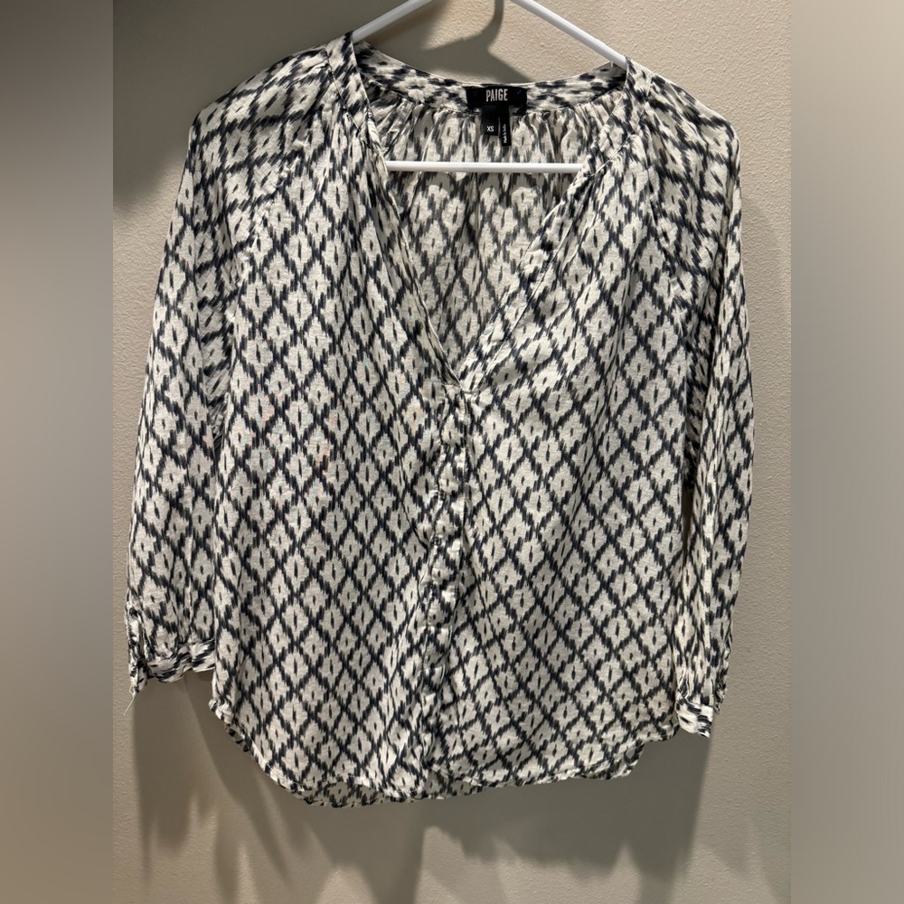 Flowy casual blouse with three quarter sleeves